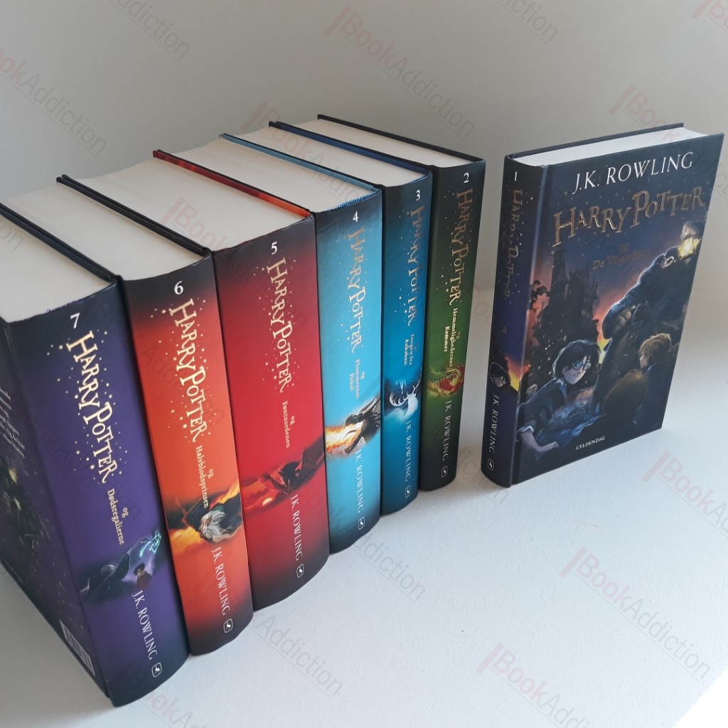 Harry Potter Og De Vises Sten; Harry Potter og Hemmelighedernes Kammer; Harry Potter og Fangen Fra Azkaban; Harry Potter og Flammernses Pokal; Harry Potter og Fonixordenen; Harry Potter og Halvblodprinsen; Harry Potter og Dodsregalierne (7 volumes) (Danish)