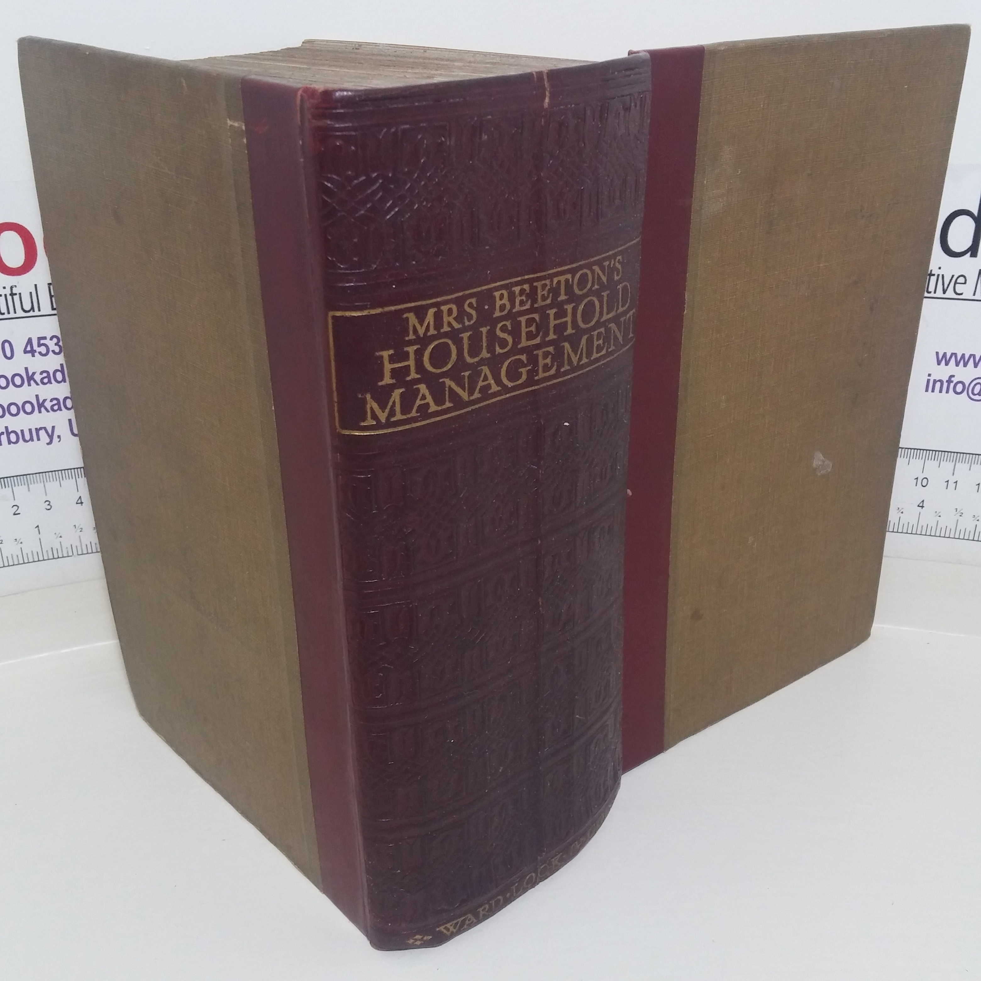 Mrs Beeton's Household Management: A Complete Cookery Book with Sections on Household Work, Servant's Duties, Labour Saving, Carving and Trussing, Table Decoration, the Art of 'Using Up', the Home Doctor, etc
